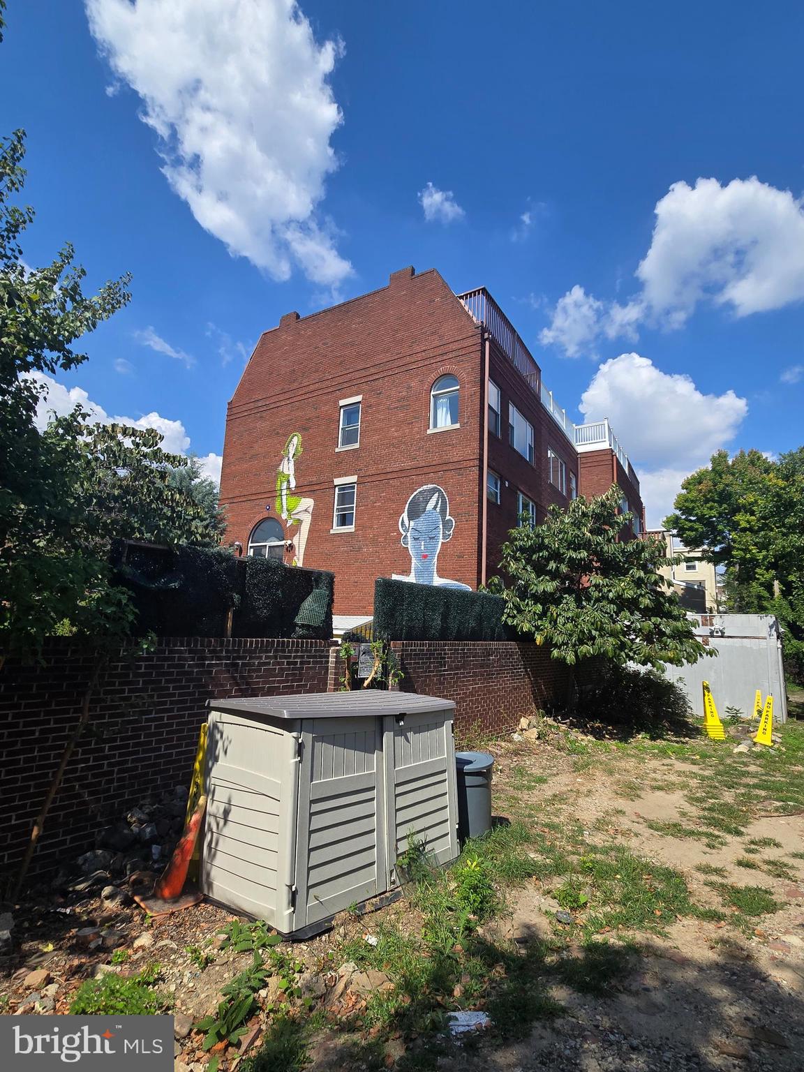 793 South Front Street Philadelphia, PA 19147 - Photo 29 of 32 a front view of a house with a yard