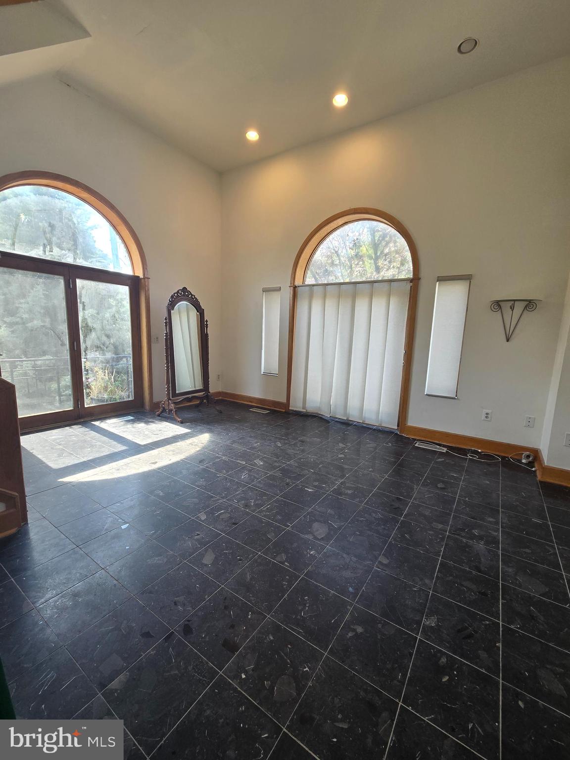 793 South Front Street Philadelphia, PA 19147 - Photo 5 of 32 a view of empty room with a fireplace