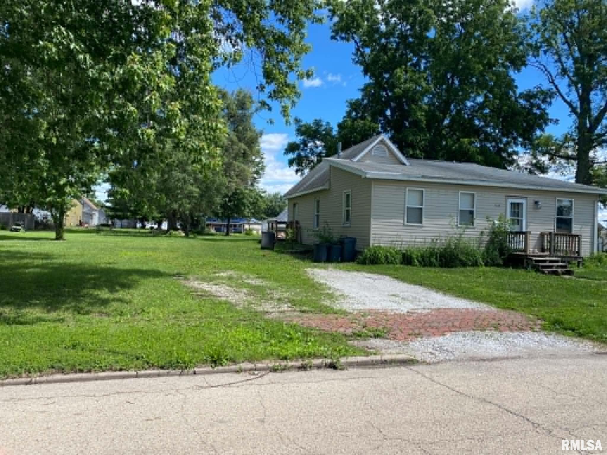 1019 East Walnut Street Canton, IL 61520 - Photo 25 of 28