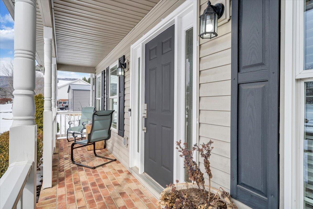 148 Eagle Ridge Roanoke, VA 24012 - Photo 3 of 95 004-MIB07375