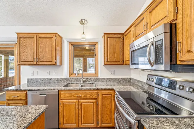 $485,000 | 486 Hawthorn Road, Lino Lakes, MN 55014