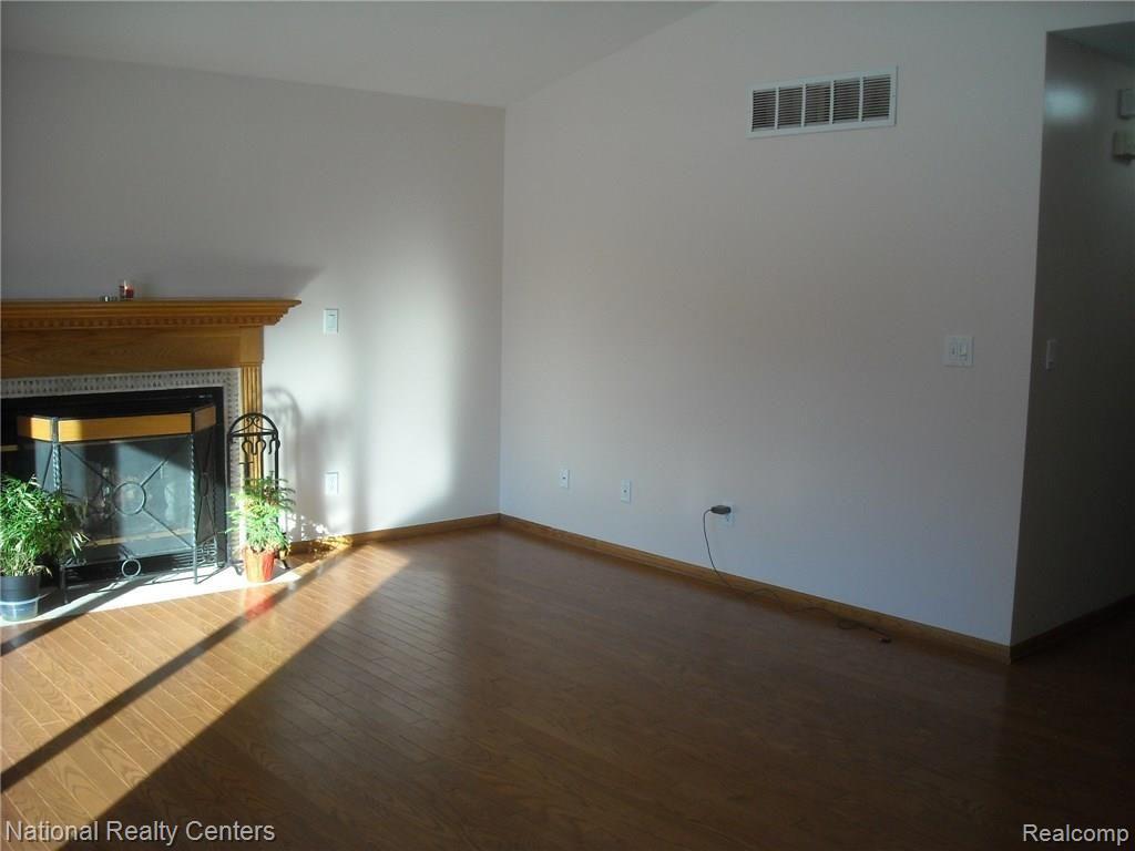 5024 Carroll Lk Road Commerce Township, MI 48382 - Photo 10 of 18 Great Room