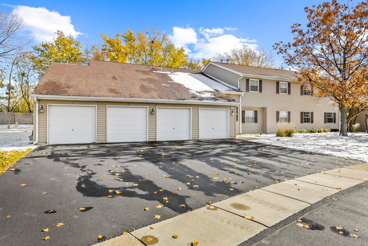 96 Gant Circle, Unit B Streamwood, IL 60107 - Photo 16 of 21 a bathroom with a sink and mirror