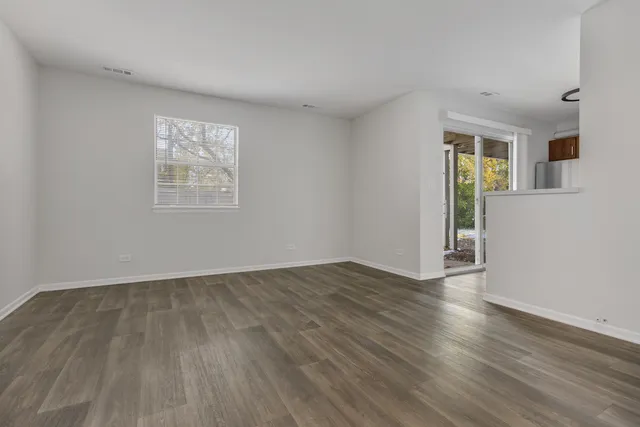 $1,670 | 96 Gant Circle, Unit B, Streamwood, IL 60107