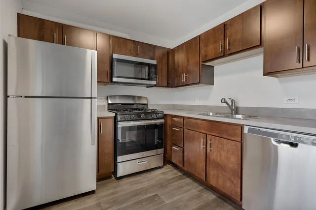 $1,670 | 96 Gant Circle, Unit B, Streamwood, IL 60107