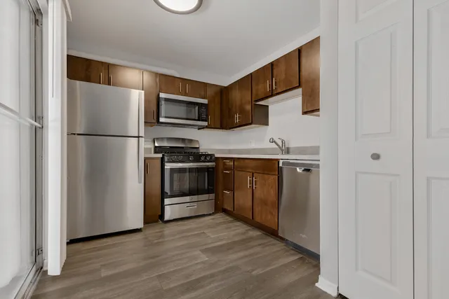 $1,670 | 96 Gant Circle, Unit B, Streamwood, IL 60107