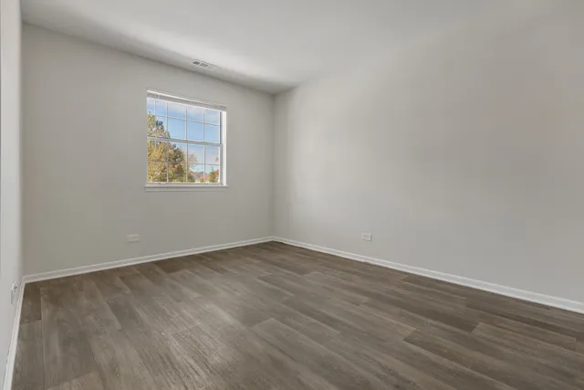 $1,670 | 96 Gant Circle, Unit B, Streamwood, IL 60107