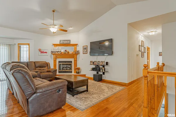 $475,000 | 9 Governor's Drive, Elkhart, IL 62634