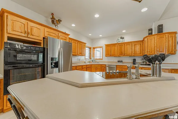 $475,000 | 9 Governor's Drive, Elkhart, IL 62634