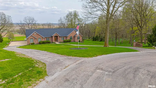 $475,000 | 9 Governor's Drive, Elkhart, IL 62634