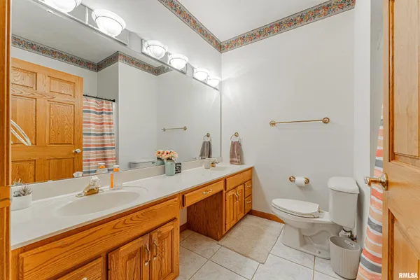 $475,000 | 9 Governor's Drive, Elkhart, IL 62634