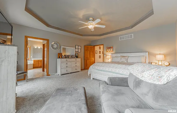$475,000 | 9 Governor's Drive, Elkhart, IL 62634