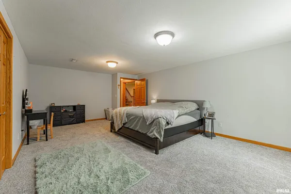 $475,000 | 9 Governor's Drive, Elkhart, IL 62634
