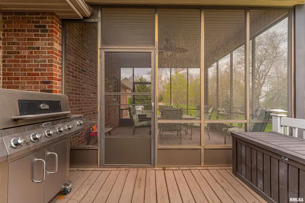 $475,000 | 9 Governor's Drive, Elkhart, IL 62634