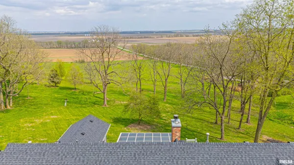 $475,000 | 9 Governor's Drive, Elkhart, IL 62634