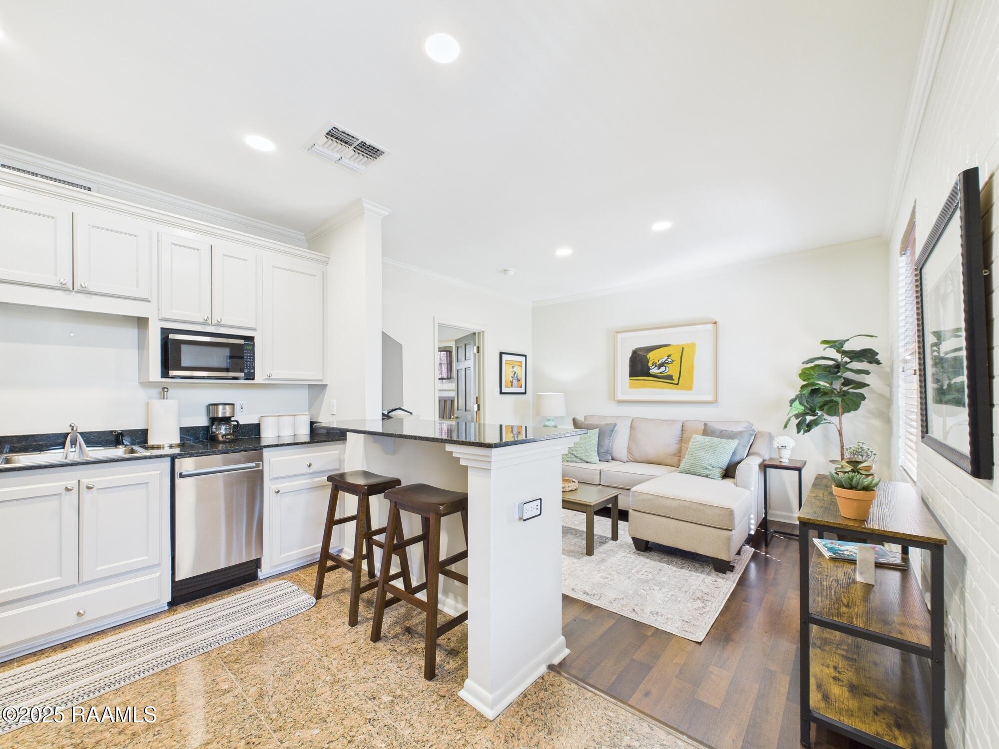 213 Bendel Road, Unit 213 Lafayette, LA 70503 - Photo 8 of 20 CAM03866G0-PR0124-STILL009