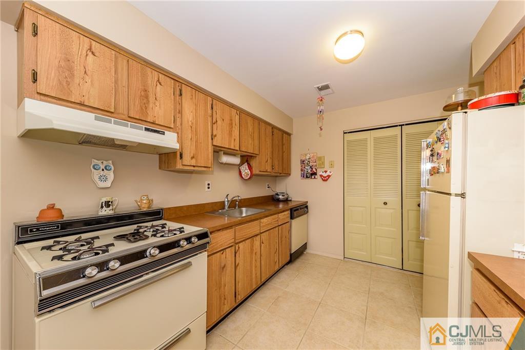 1607 Raspberry Court, Unit 1607 Edison, NJ 08817 - Photo 7 of 14 a kitchen with stainless steel appliances granite countertop a stove and a refrigerator