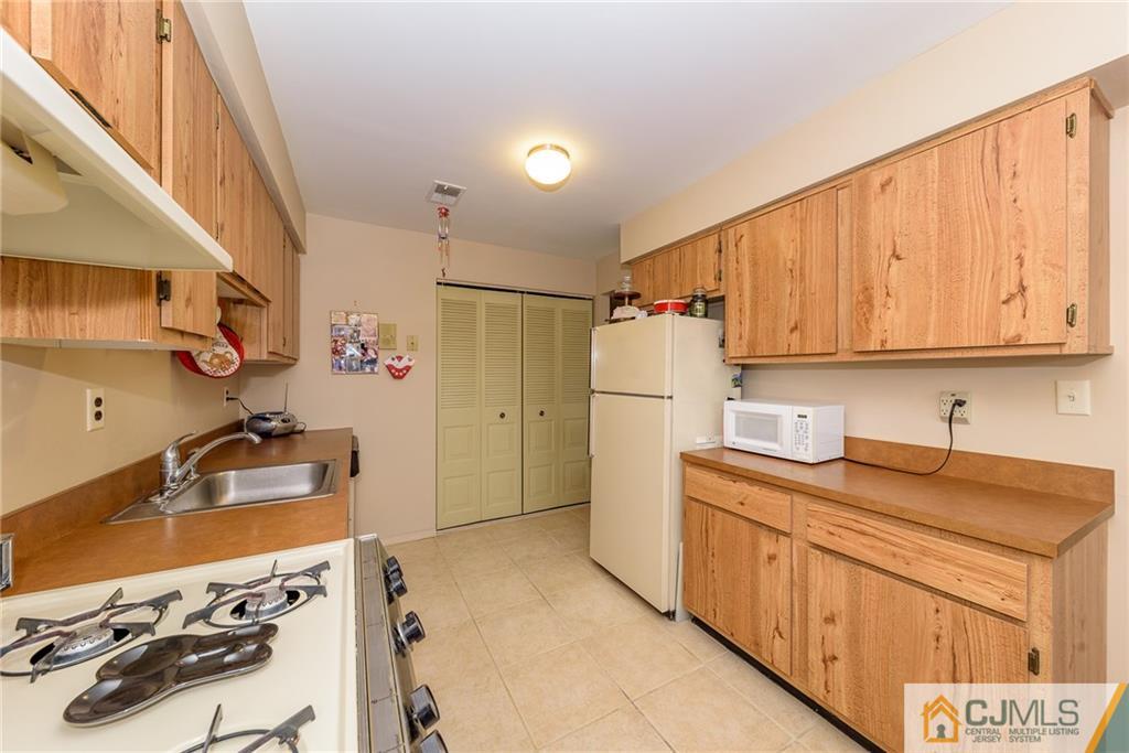 1607 Raspberry Court, Unit 1607 Edison, NJ 08817 - Photo 8 of 14 a kitchen with refrigerator sink and cabinets