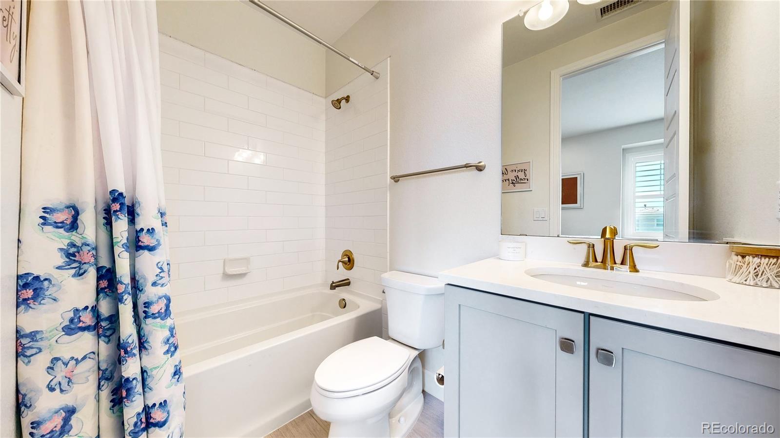 1476 Red Sun Way Highlands Ranch, CO 80126 - Photo 18 of 37 a bathroom with a sink a toilet and a bathtub