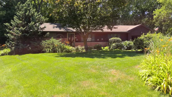 $485,000 | 10 Holly Ct Terrace, Lake Zurich, IL 60047