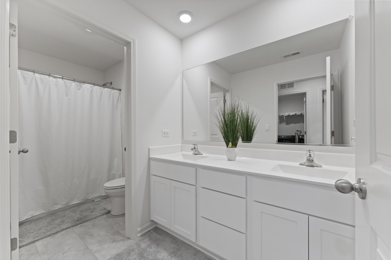 2017 Lilyana Lane Plainfield, IL 60586 - Photo 23 of 43 a bathroom with a double vanity sink and mirror