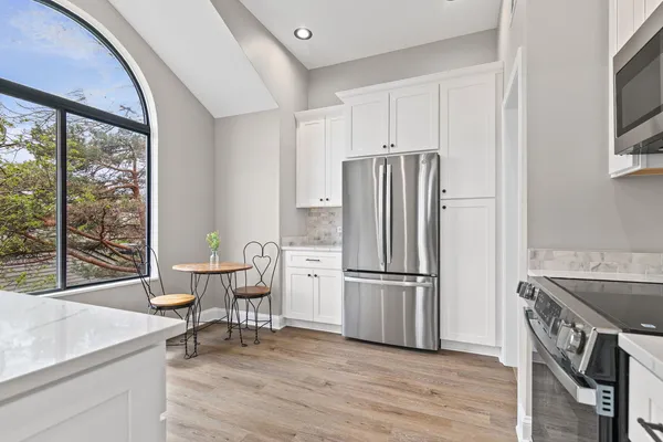 $425,000 | 753 Shoreline Road, Lake Barrington, IL 60010