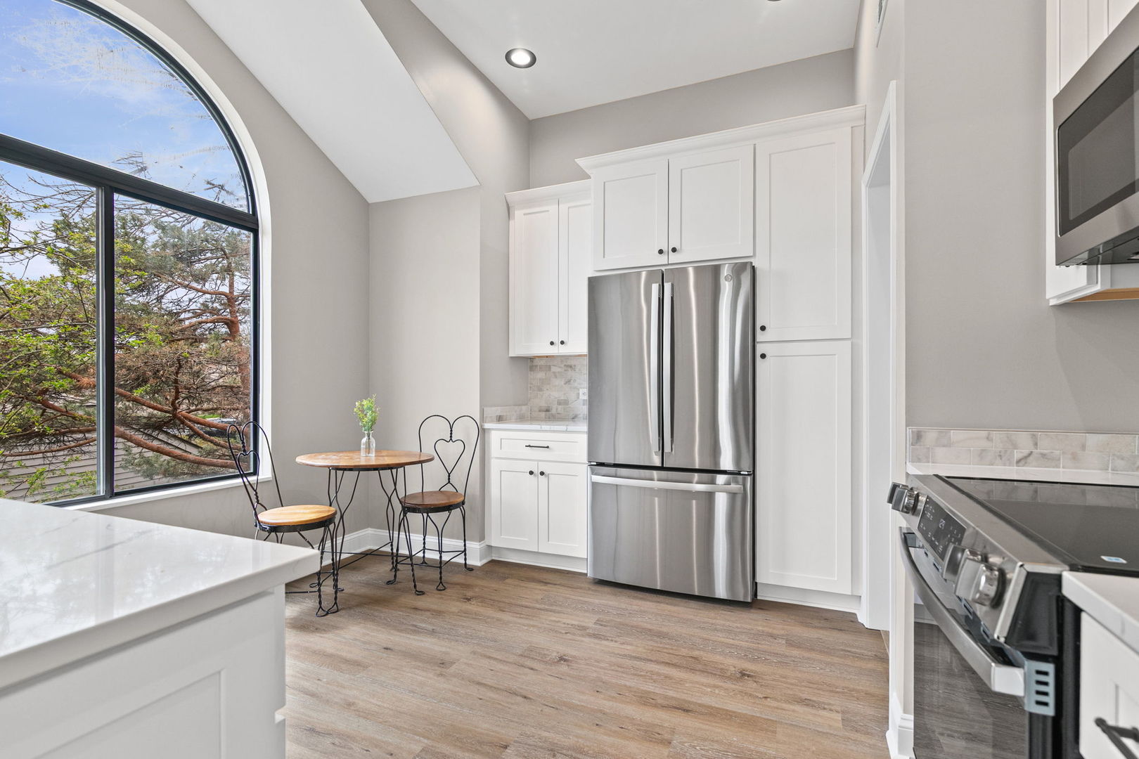 753 Shoreline Road Lake Barrington, IL 60010 - Photo 4 of 19