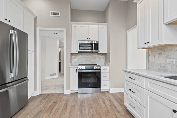 $425,000 | 753 Shoreline Road, Lake Barrington, IL 60010