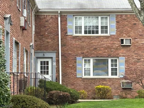 $389,900 | 31 Wedgewood Drive, Unit 62, Verona, NJ 07044