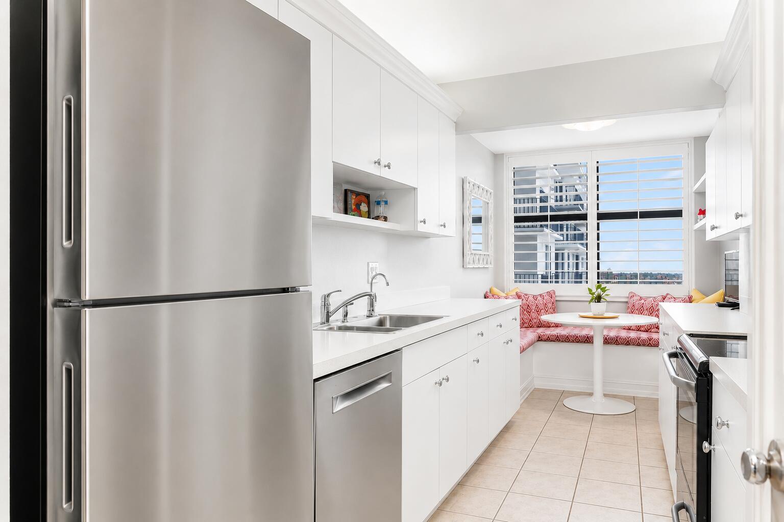 3800 Washington Road, Unit 901 West Palm Beach, FL 33405 - Photo 9 of 30 Kitchen