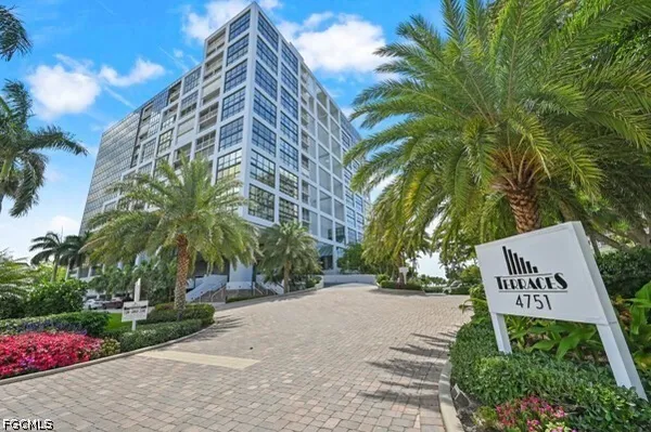 $1,399,900 | 4751 Gulf Shore Boulevard North, Unit 1601, Naples, FL 34103