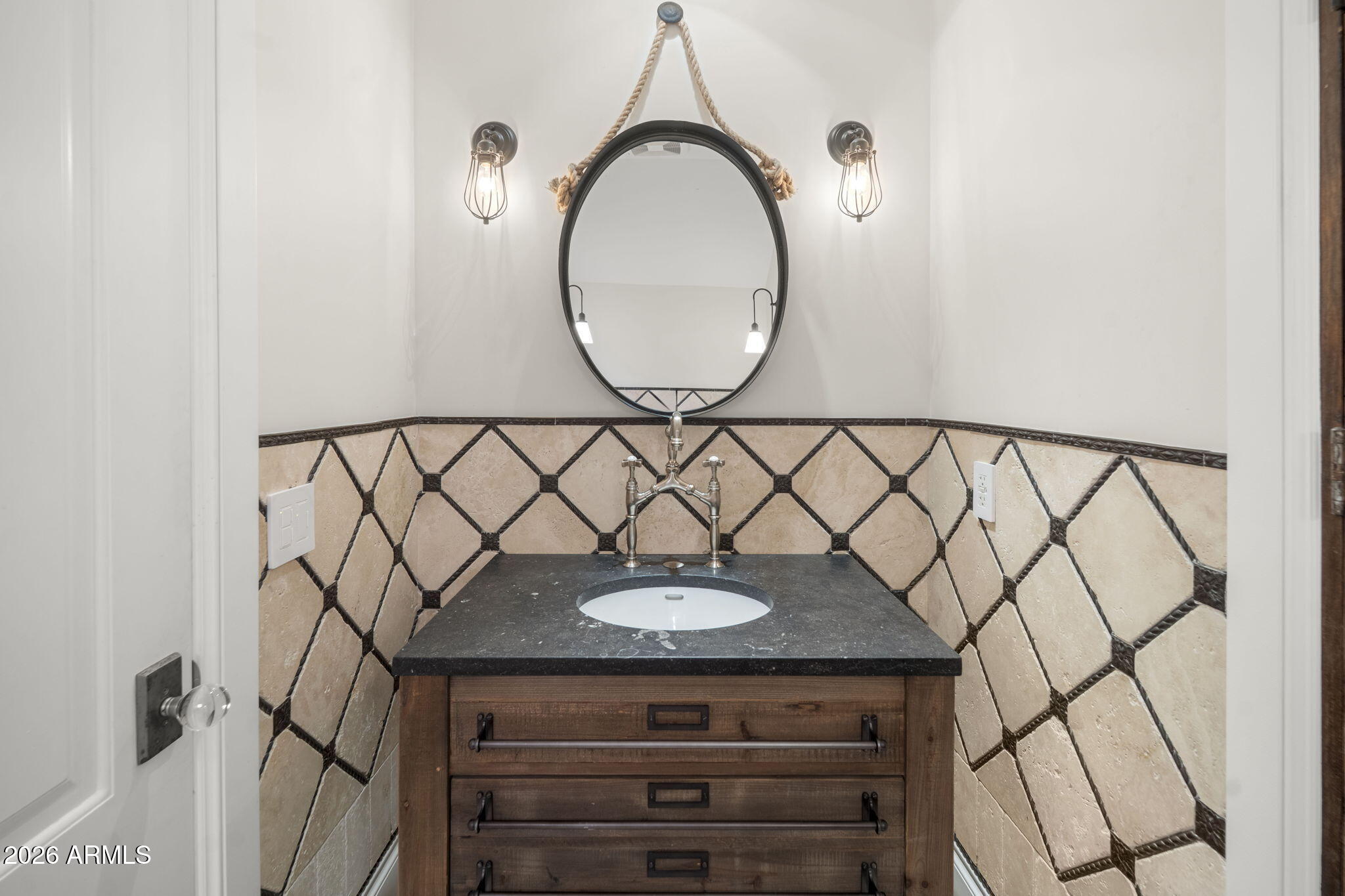 5402 East Exeter Boulevard Phoenix, AZ 85018 - Photo 51 of 110 a view of a entryway