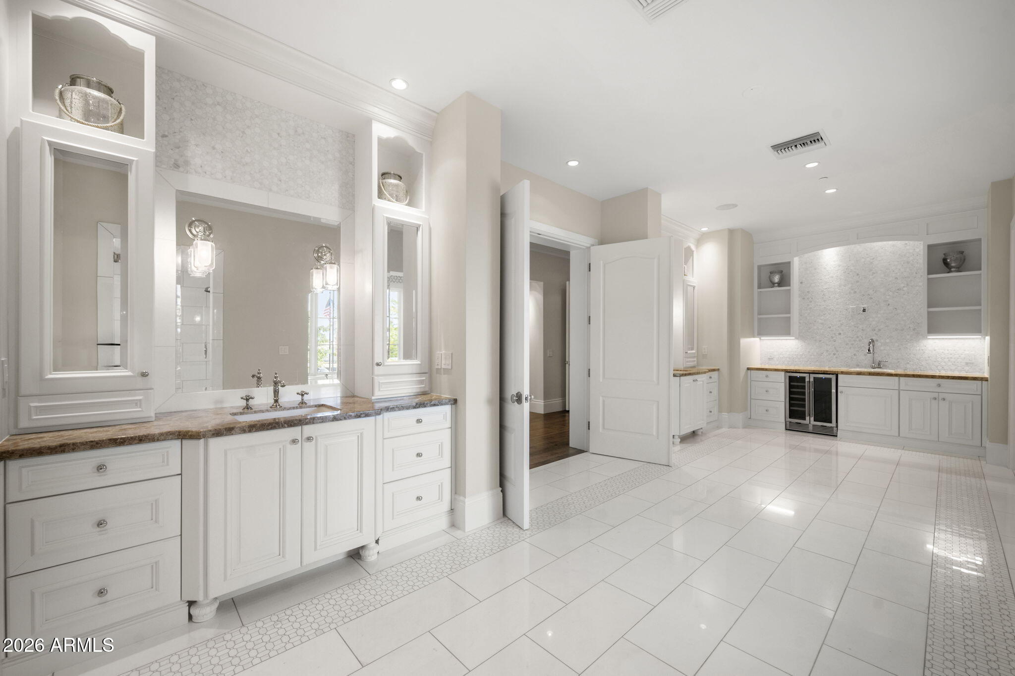 5402 East Exeter Boulevard Phoenix, AZ 85018 - Photo 63 of 110 Primary Bath