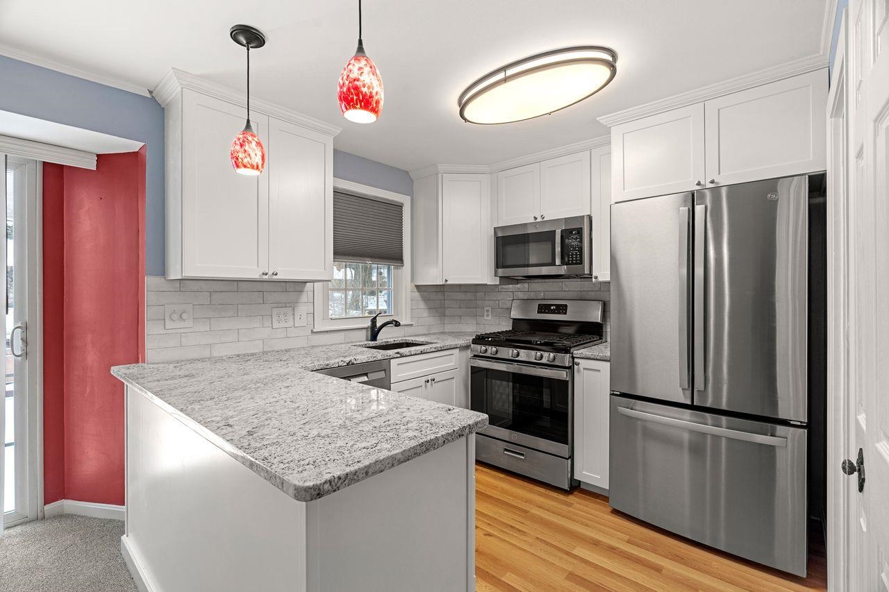 33 Cannongate Road, Unit 33 Nashua, NH 03063 - Photo 4 of 17