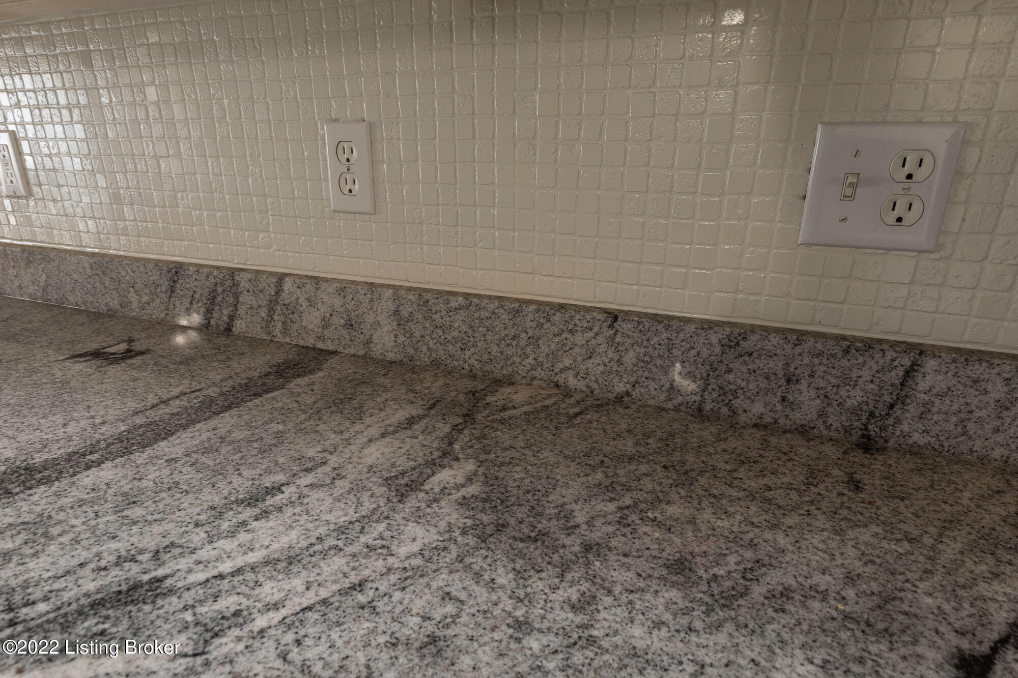 6205 Cooper Chapel Road Louisville, KY 40229 - Photo 8 of 47 Gorgeous granite and tile backsplash