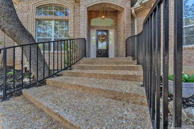 a view of entryway with window and cabinet