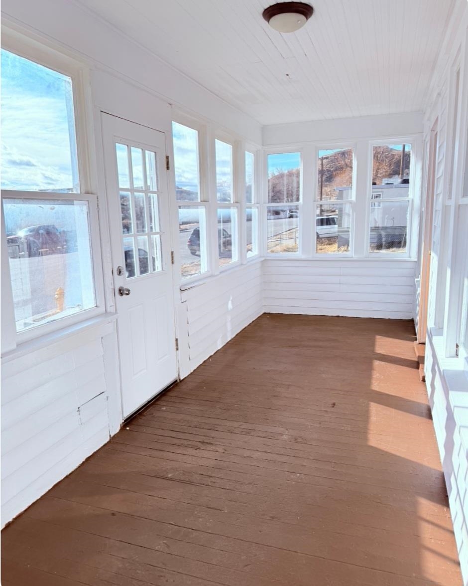 809 West Cedar Street Rawlins, WY 82301 - Photo 3 of 20