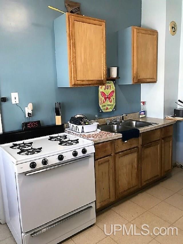 921 South 2nd Street Escanaba, MI 49829 - Photo 3 of 17