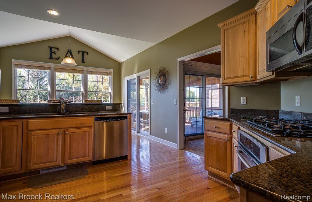 5110 Belmonte Drive, Unit 3 Rochester, MI 48306 - Photo 9 of 21 Kitchen and Breakfast Room