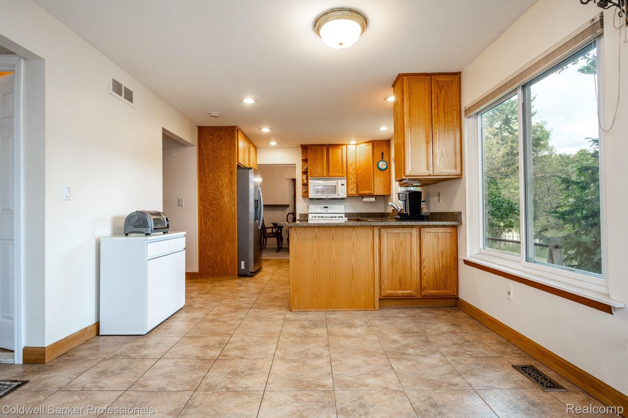 40487 Village Wood Road Novi, MI 48375 - Photo 24 of 46 40487 Village Wood S036.jpg