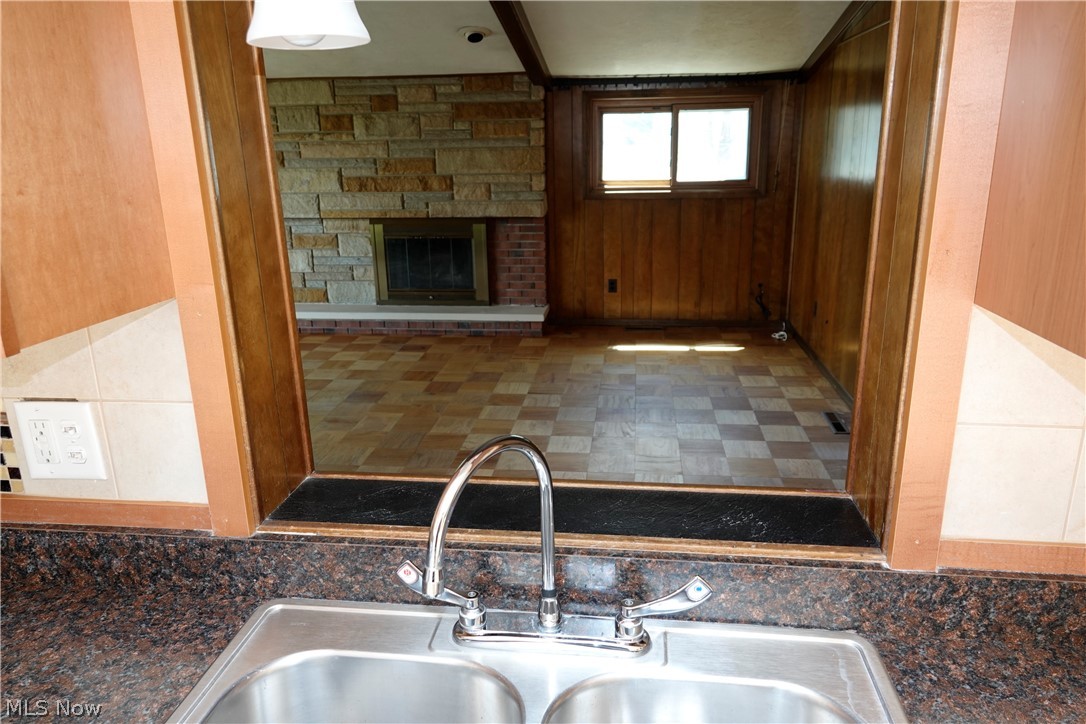 1661 Chelmsford Road Cleveland, OH 44124 - Photo 11 of 27