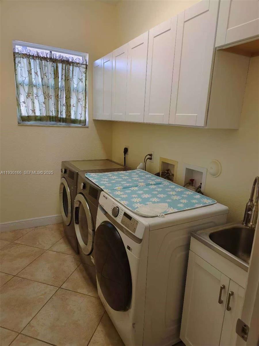 1035 Waterside Circle Weston, FL 33327 - Photo 40 of 40 a utility room with dryer and washer