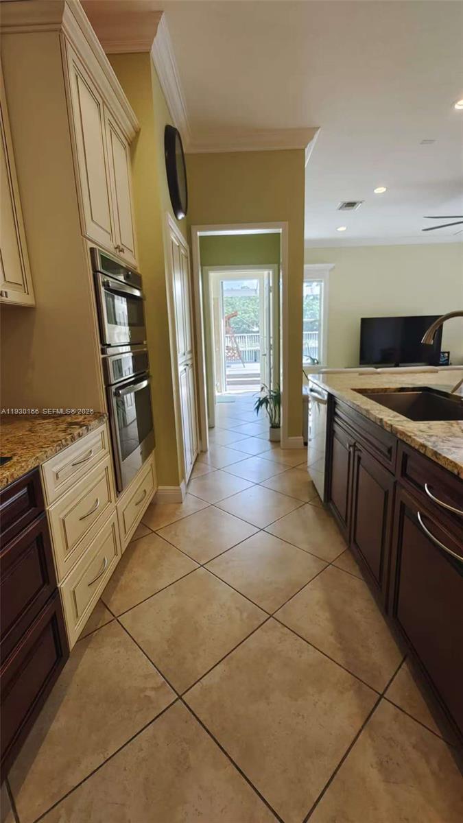 1035 Waterside Circle Weston, FL 33327 - Photo 9 of 59
