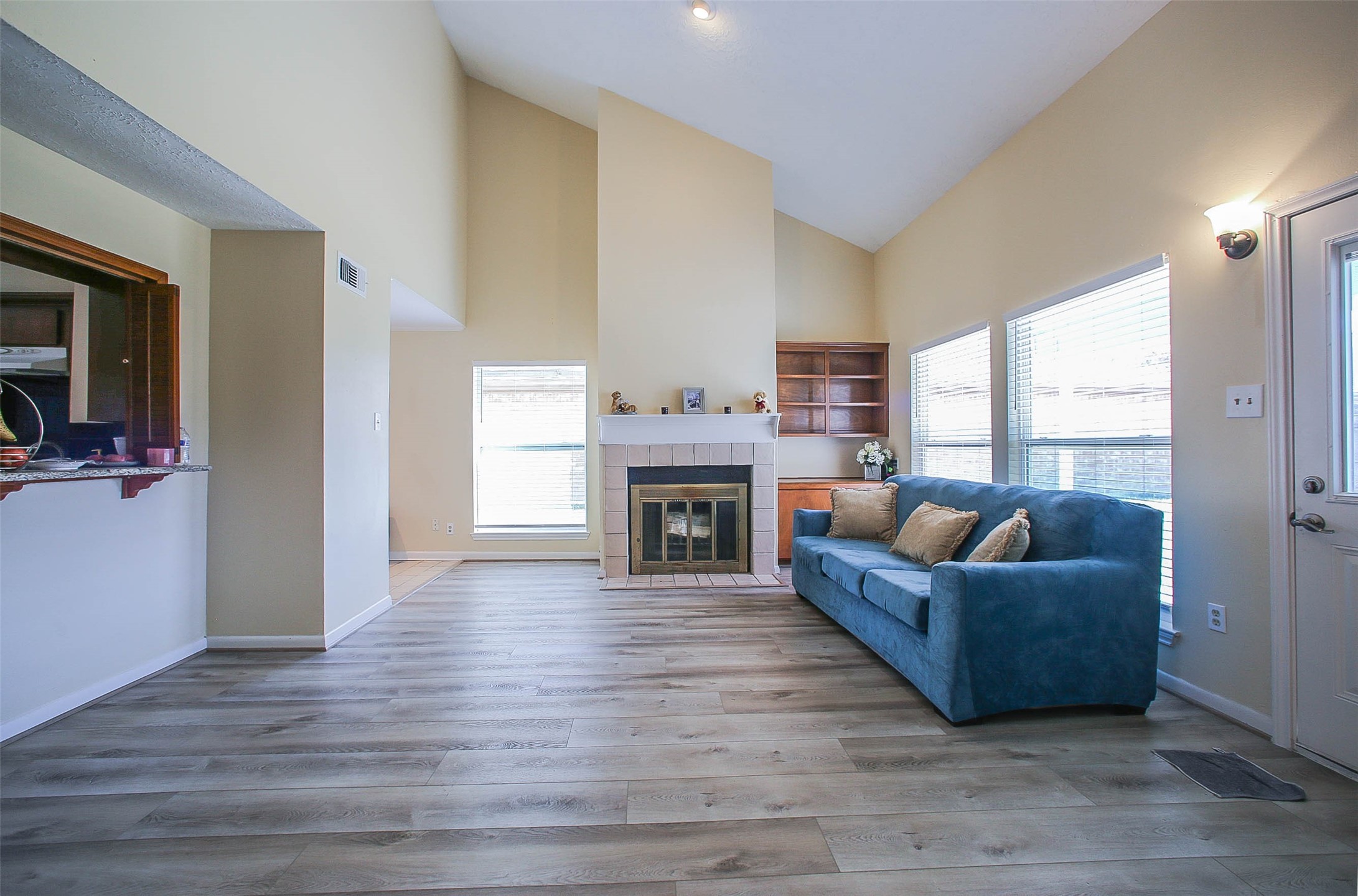 9511 Sharpcrest Street Houston, TX 77036 - Photo 5 of 37