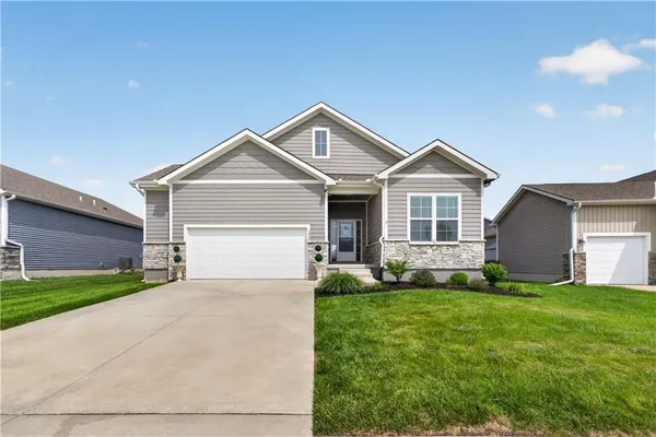 $425,000 | 1540 Southwest Cornwall Road, Raymore, MO 64083