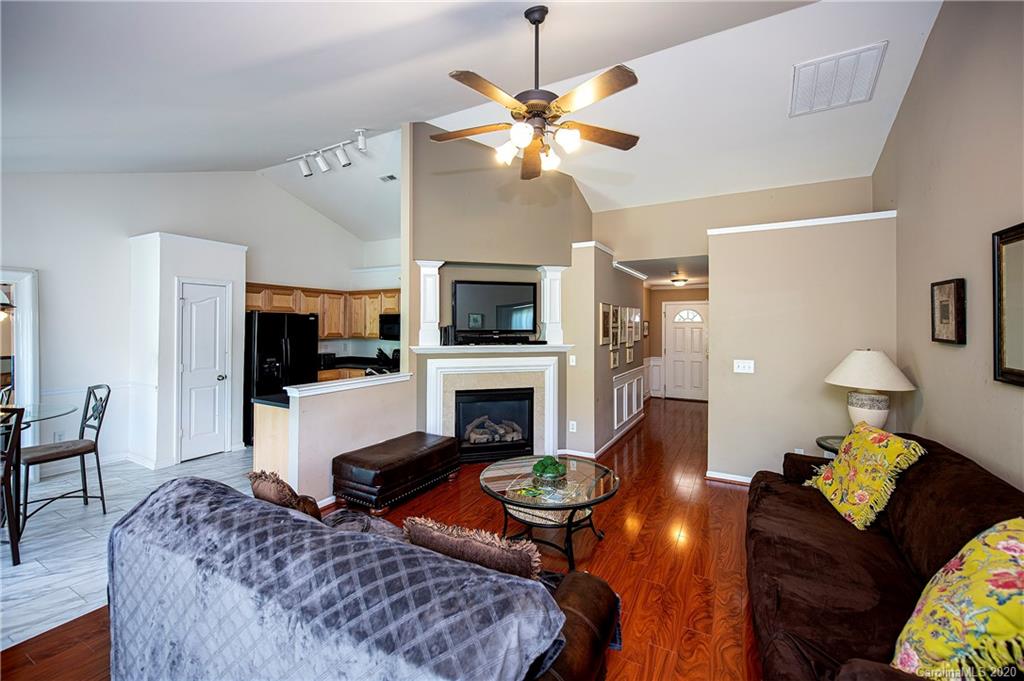 6902 Sunman Road Charlotte, NC 28216 - Photo 5 of 25 Gallery Image 5