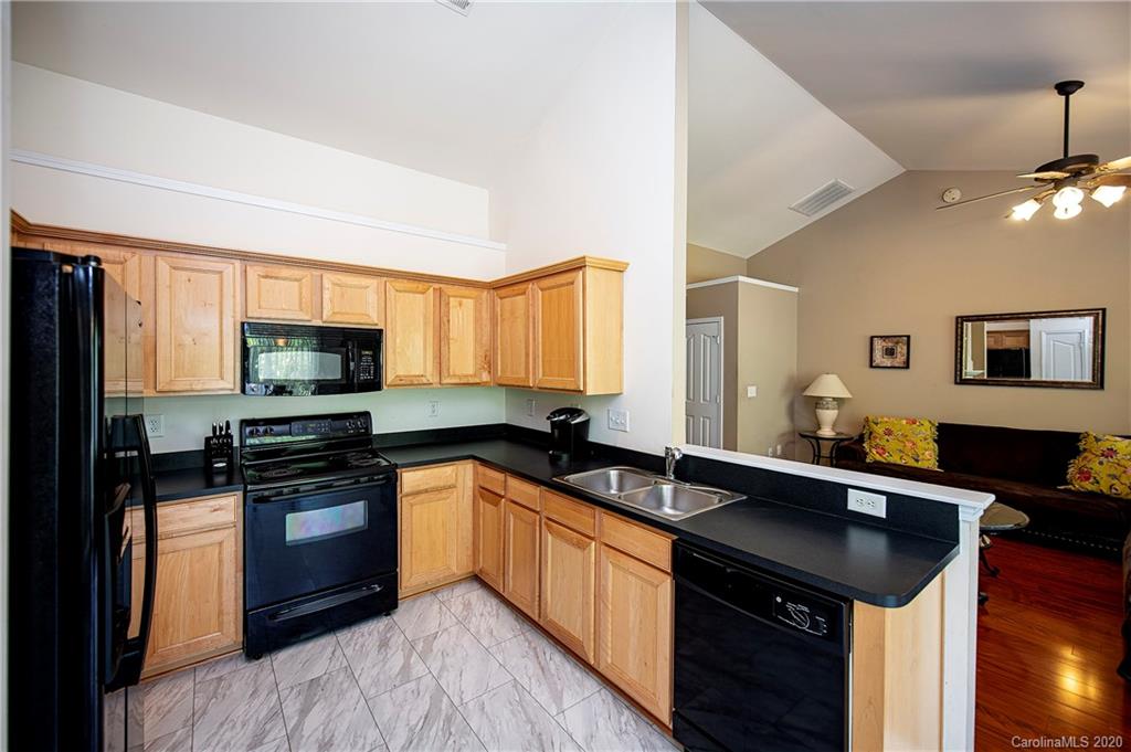 6902 Sunman Road Charlotte, NC 28216 - Photo 6 of 25 Gallery Image 6