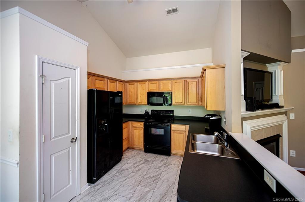 6902 Sunman Road Charlotte, NC 28216 - Photo 7 of 25 Gallery Image 7