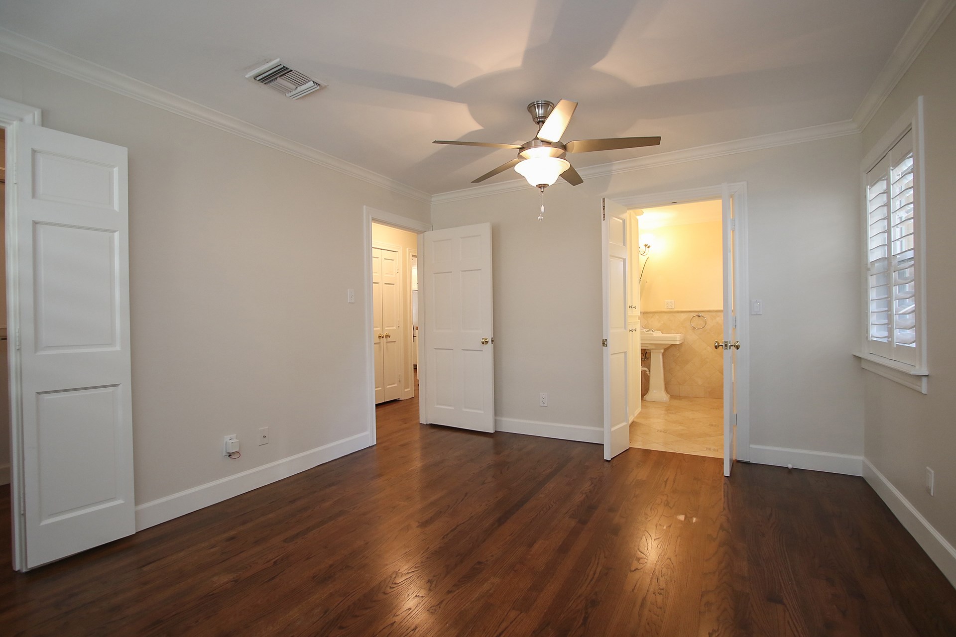6208 Kirby Drive Houston, TX 77005 - Photo 11 of 19 an empty room with wooden floor and windows