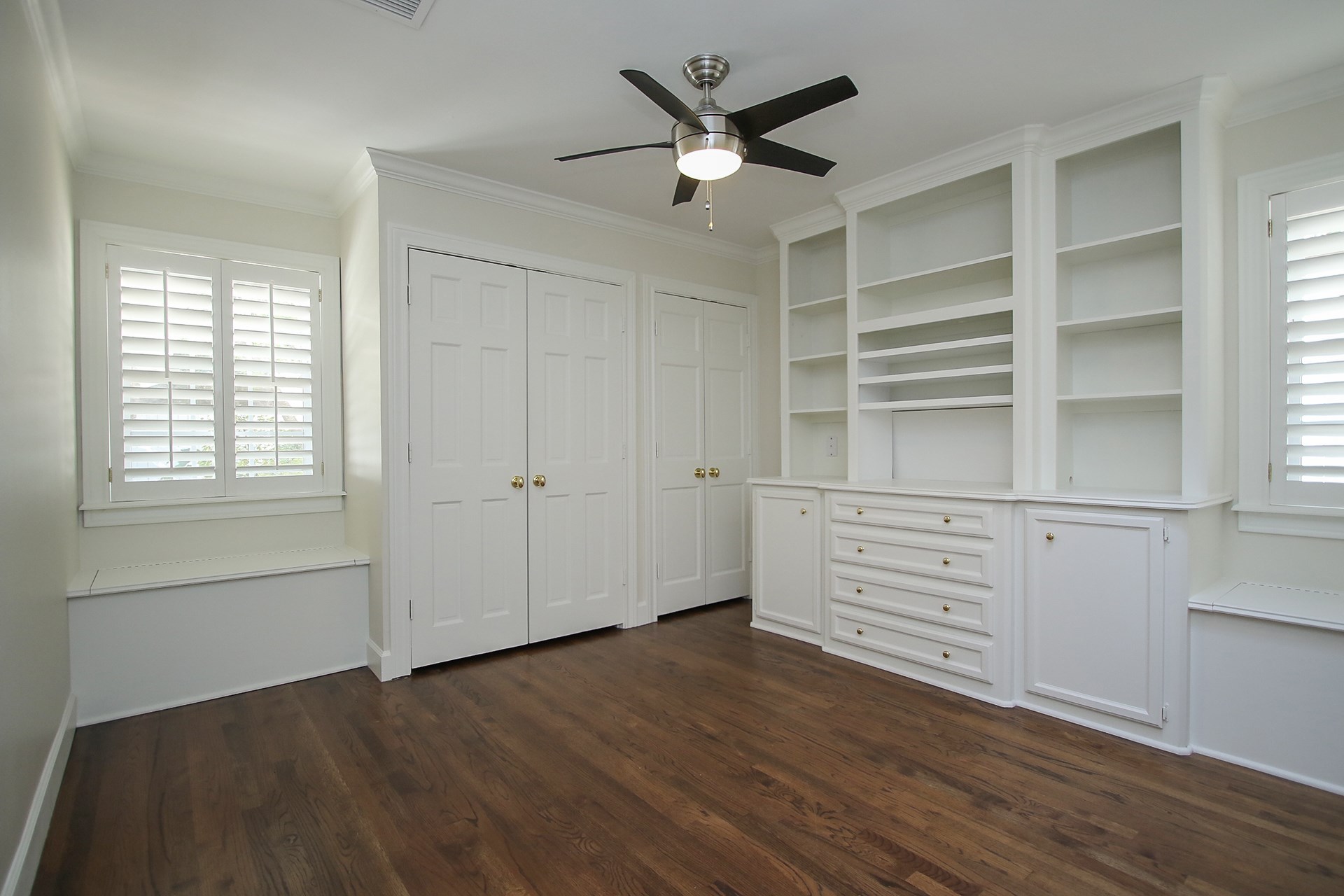 6208 Kirby Drive Houston, TX 77005 - Photo 15 of 19 an empty room with cabinet and windows